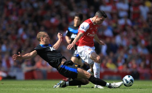 卢：哈登摔倒时轻微扭伤了脚踝 导致他最后时刻难以真正攻击篮筐.